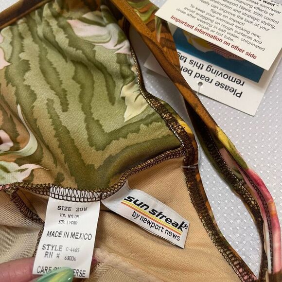 NWT Sun Streak By Newport News Floral One Piece Bathing Suit Swimsuit Plus 20W - Picture 5 of 8